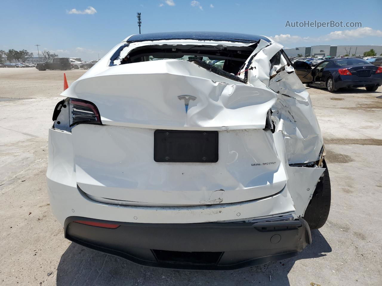 2021 Tesla Model Y  White vin: 5YJYGDEE7MF183236