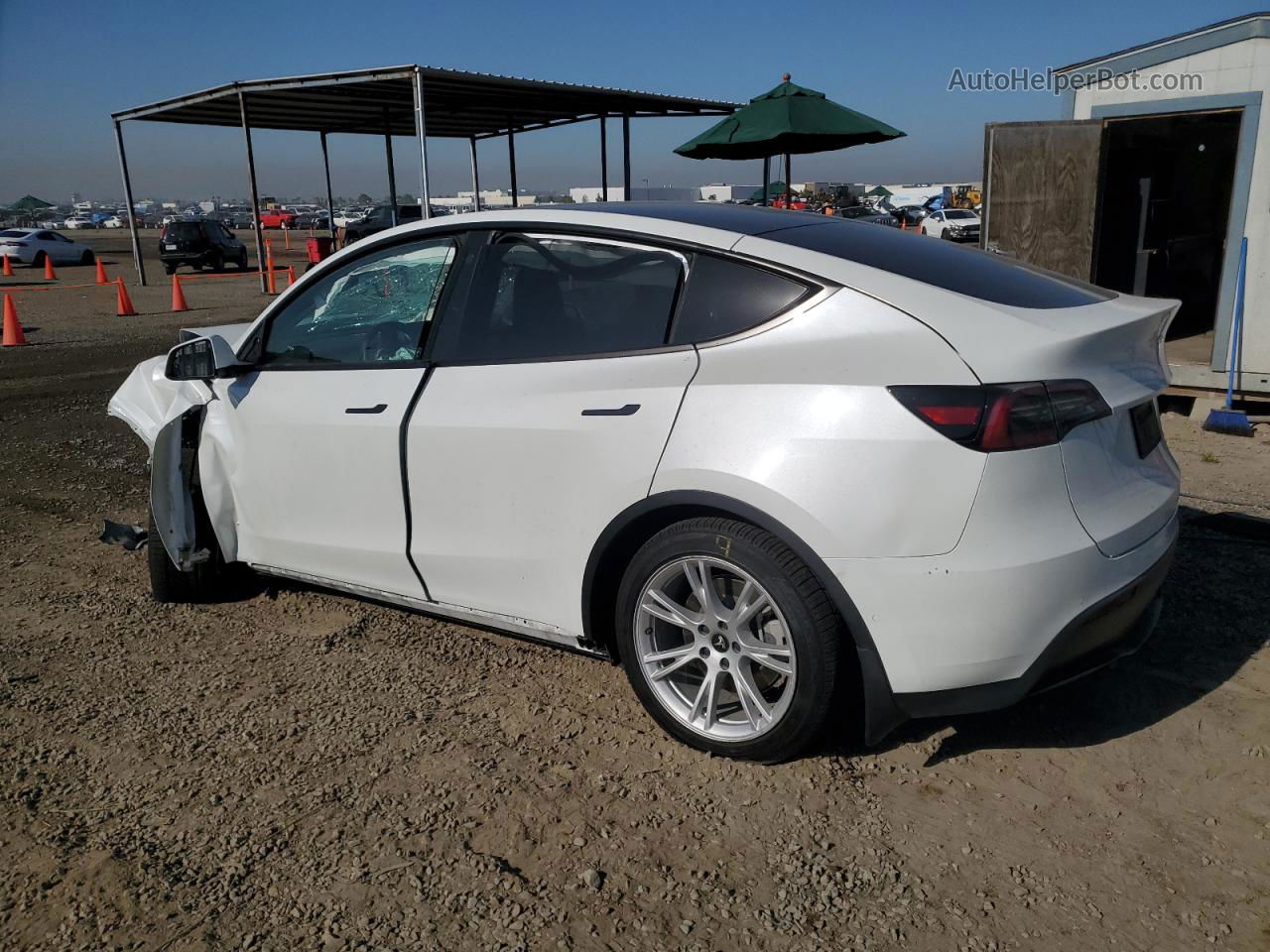 2021 Tesla Model Y  White vin: 5YJYGDEE7MF239630