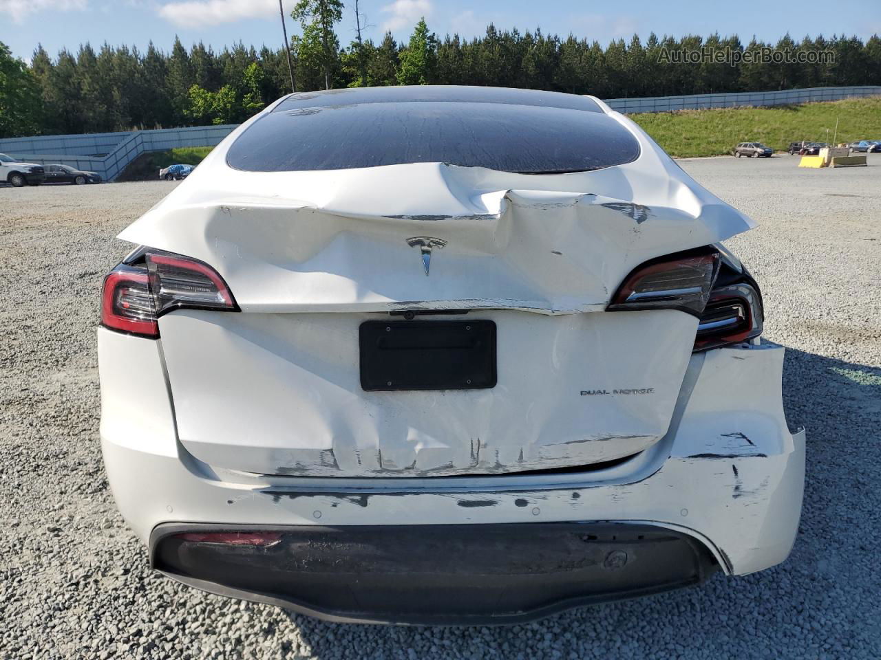 2021 Tesla Model Y  White vin: 5YJYGDEE7MF256279