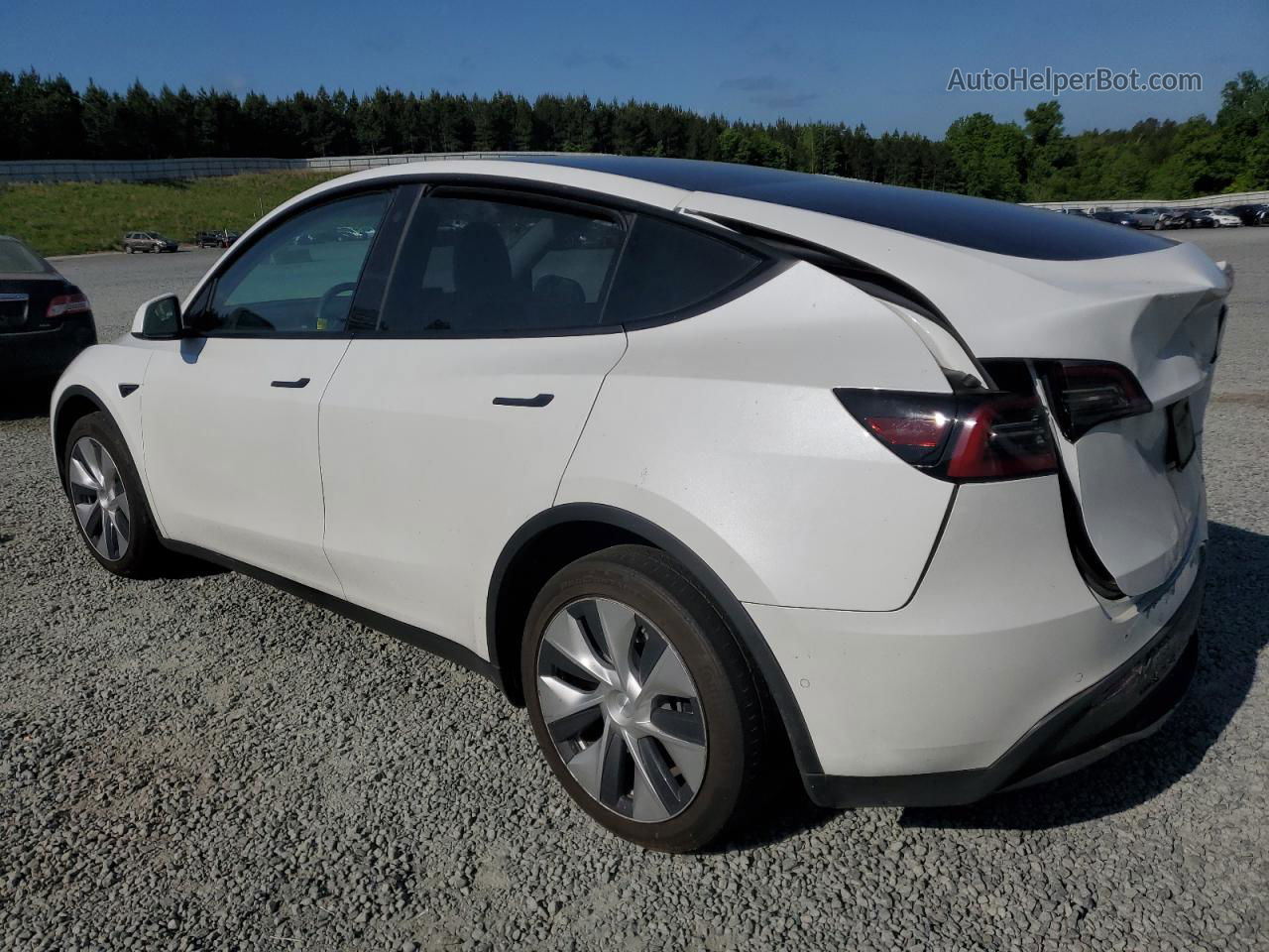 2021 Tesla Model Y  White vin: 5YJYGDEE7MF256279