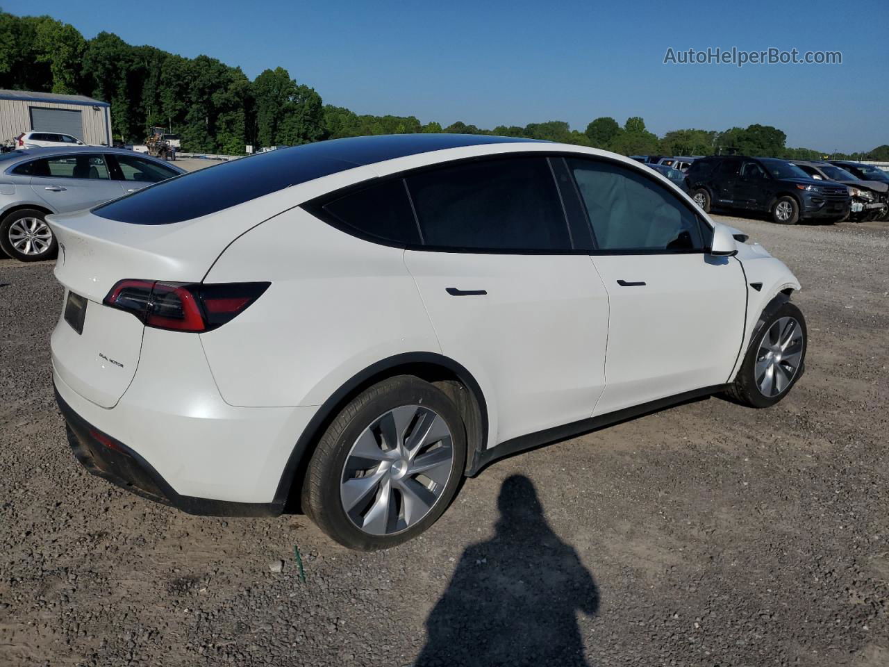 2021 Tesla Model Y  White vin: 5YJYGDEE7MF300135