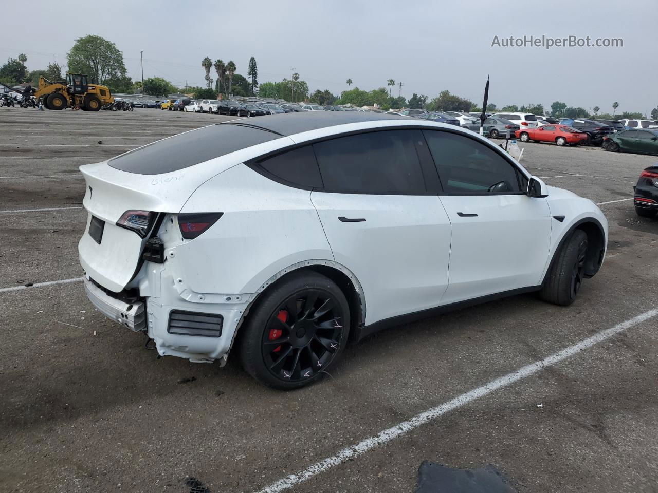 2020 Tesla Model Y  White vin: 5YJYGDEE8LF030931