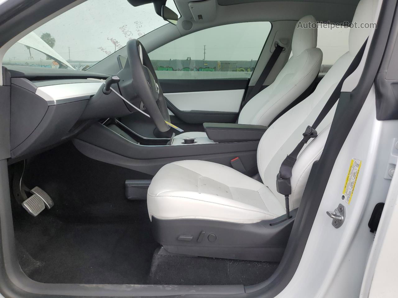 2020 Tesla Model Y  White vin: 5YJYGDEE8LF030931