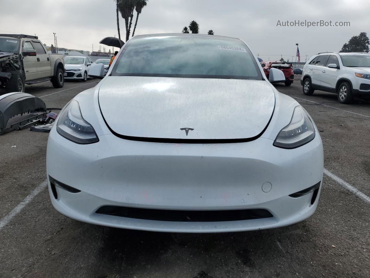 2020 Tesla Model Y  White vin: 5YJYGDEE8LF030931