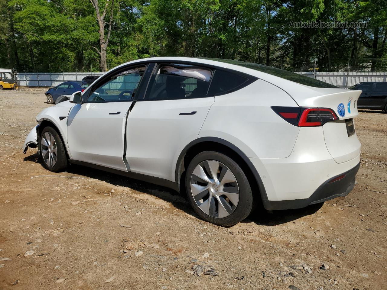 2021 Tesla Model Y  White vin: 5YJYGDEE8MF077653