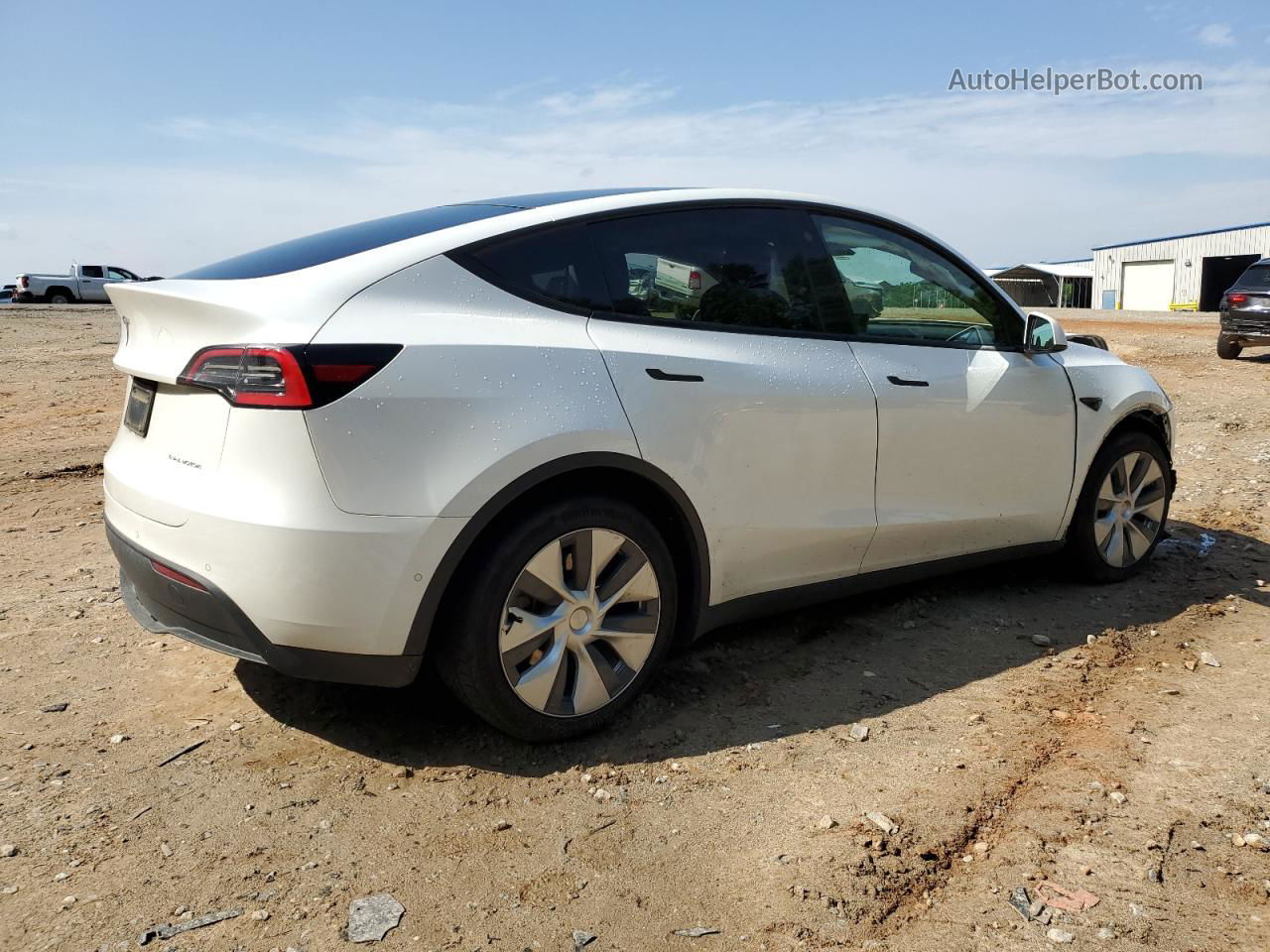 2021 Tesla Model Y  White vin: 5YJYGDEE8MF077653