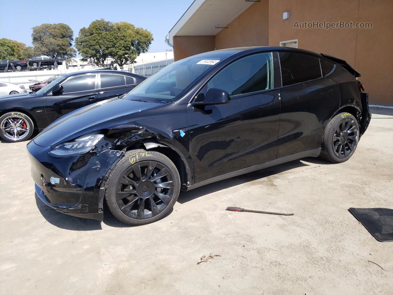 2021 Tesla Model Y  Черный vin: 5YJYGDEE8MF095392