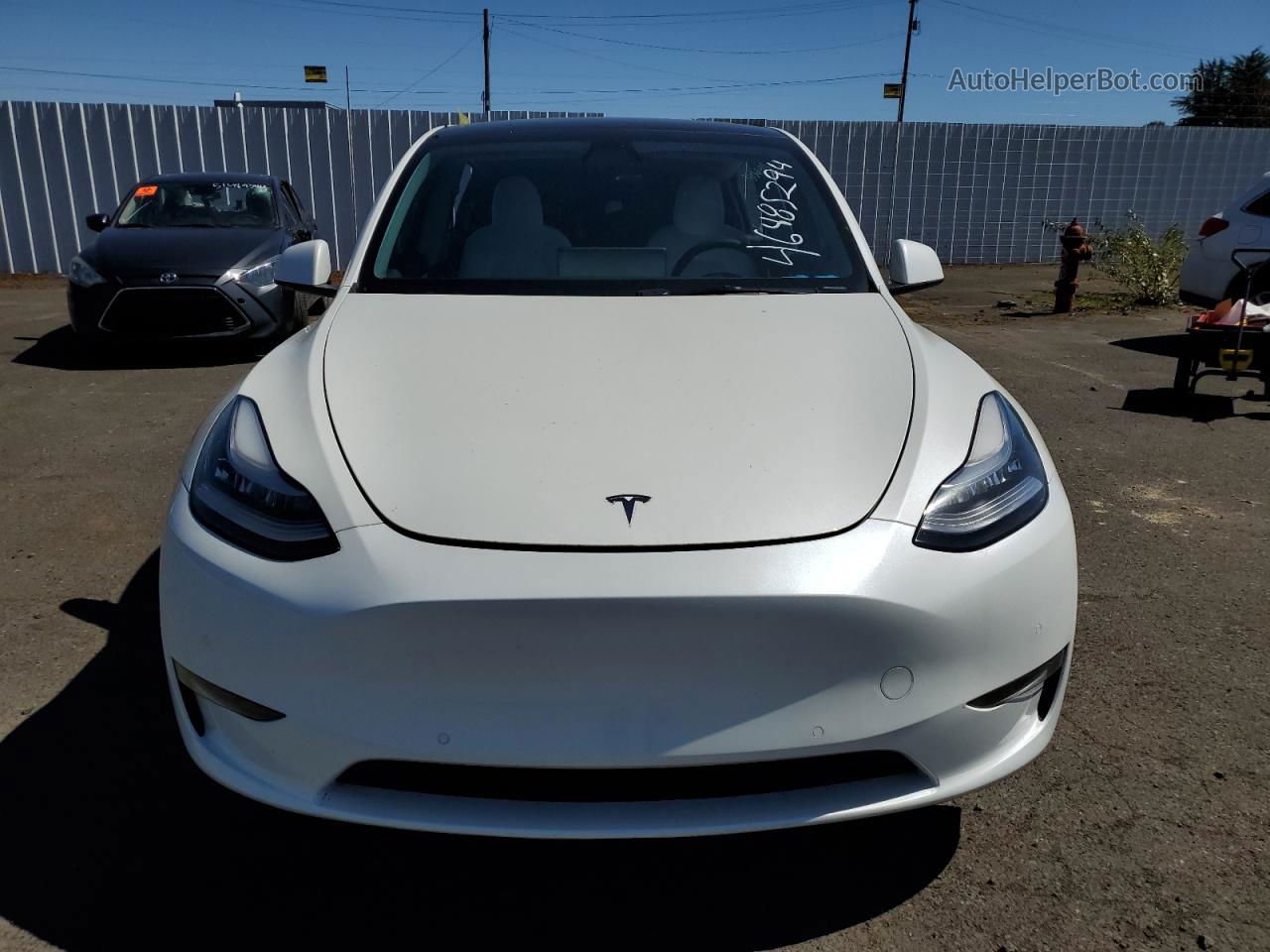 2021 Tesla Model Y  White vin: 5YJYGDEE8MF240527