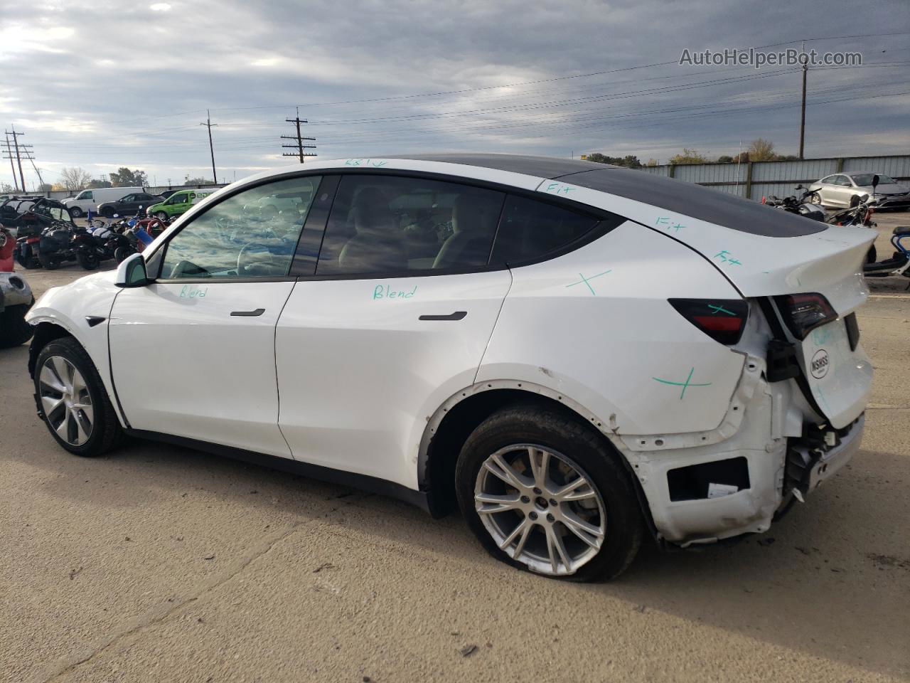 2021 Tesla Model Y  White vin: 5YJYGDEE8MF250863