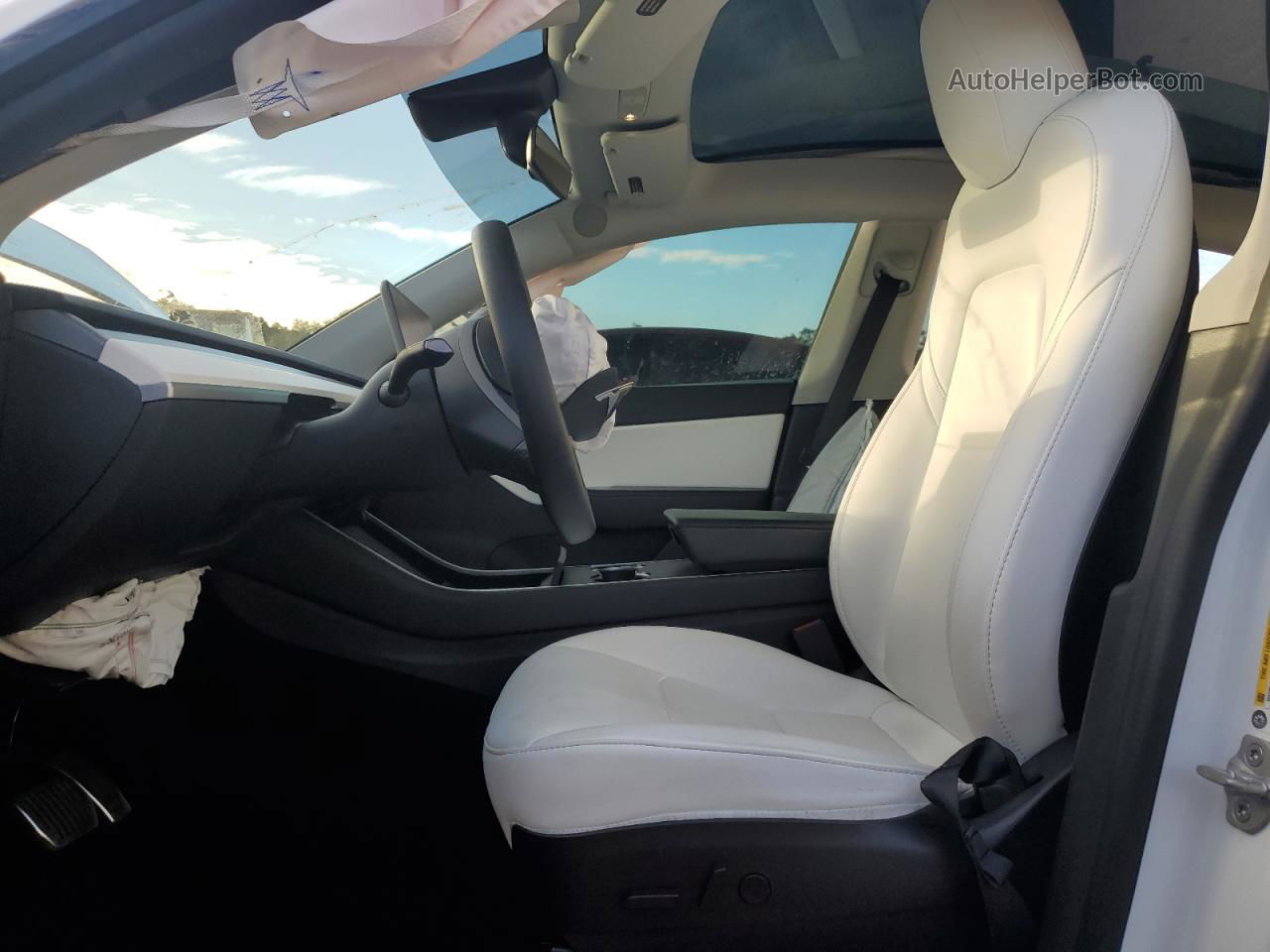 2020 Tesla Model Y  White vin: 5YJYGDEE9LF025768