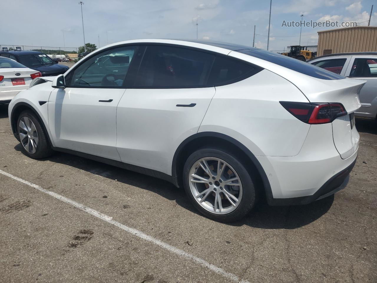 2020 Tesla Model Y  White vin: 5YJYGDEE9LF050069