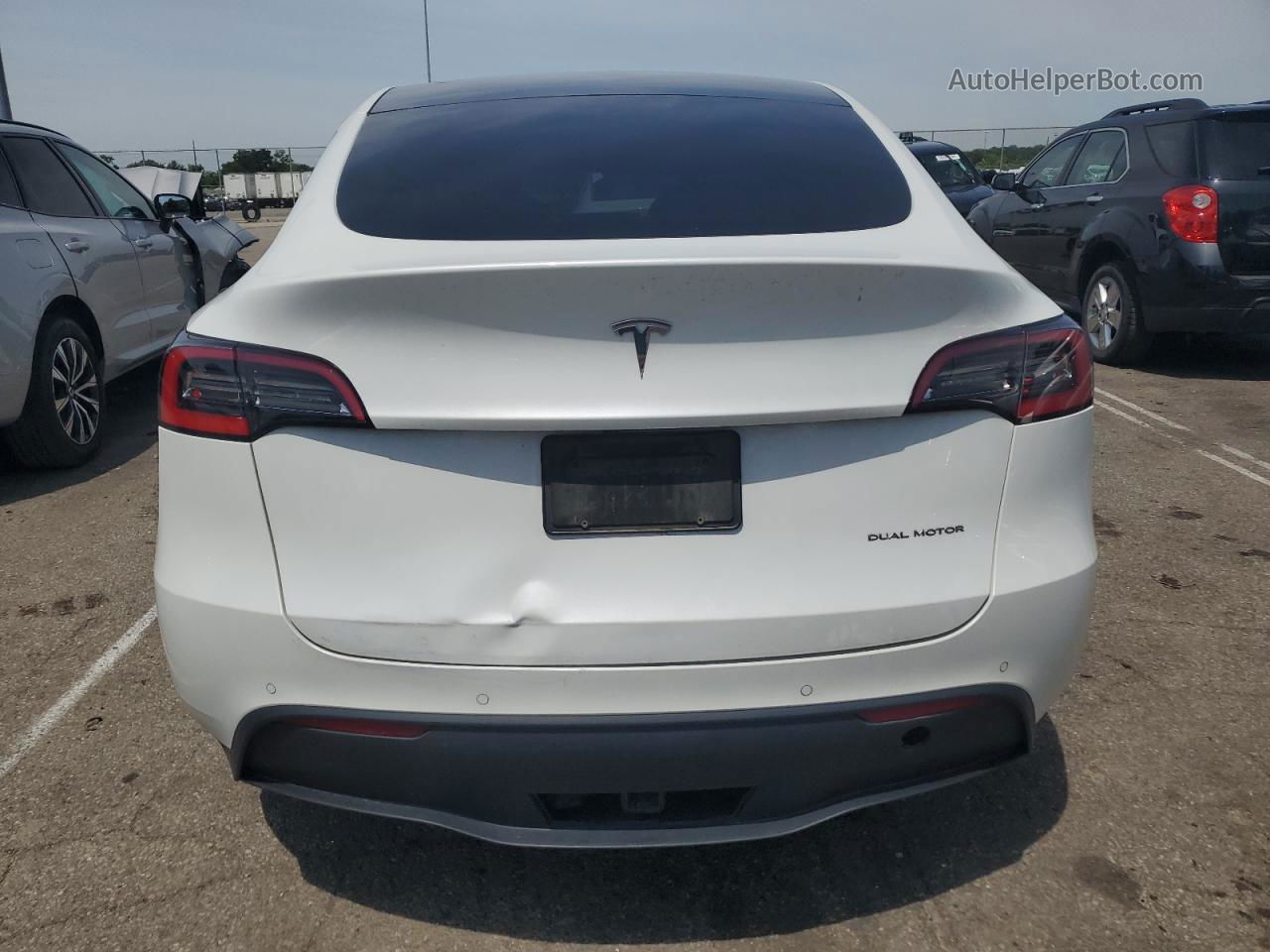 2020 Tesla Model Y  White vin: 5YJYGDEE9LF050069