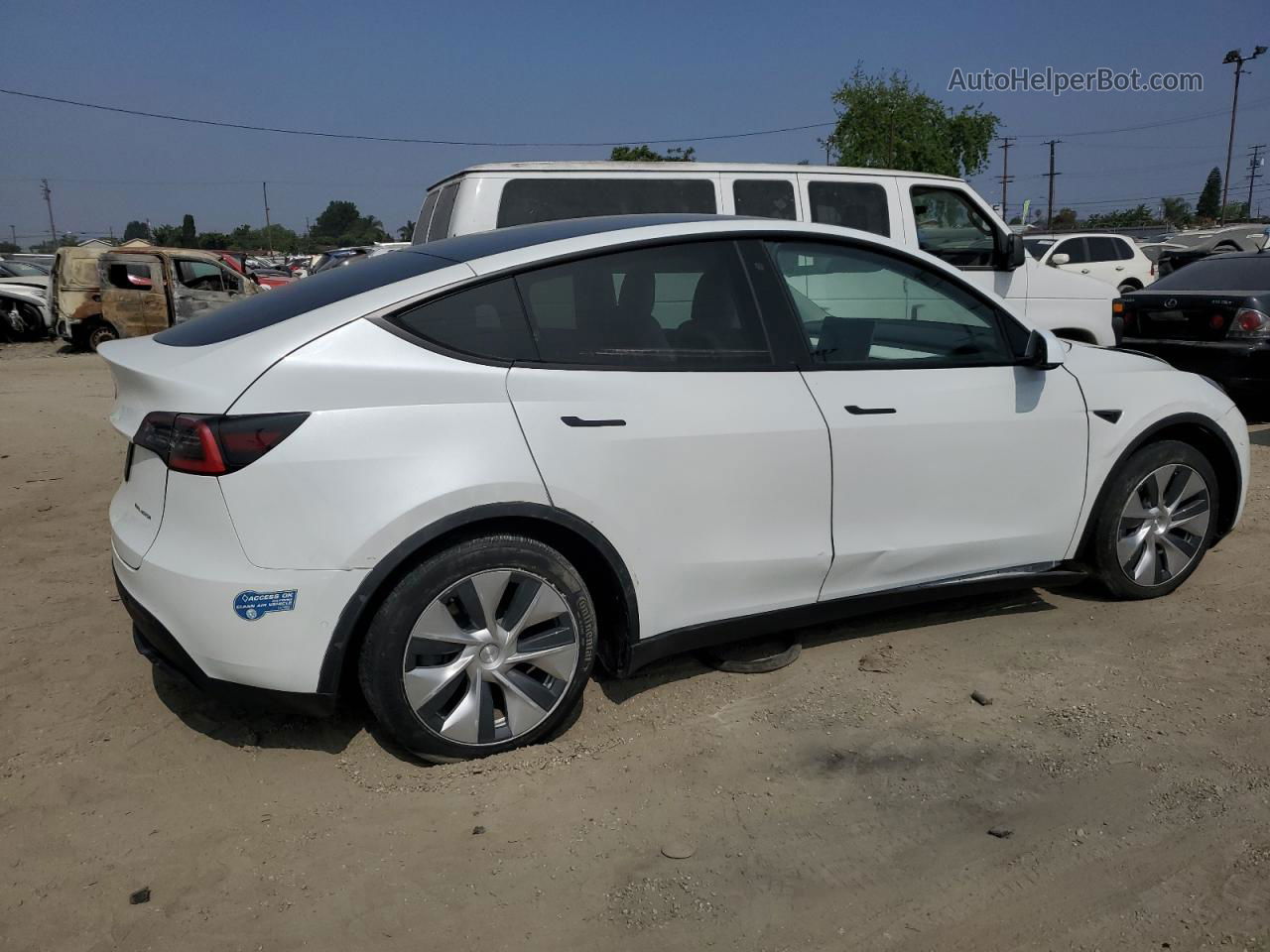 2020 Tesla Model Y  White vin: 5YJYGDEE9LF056695