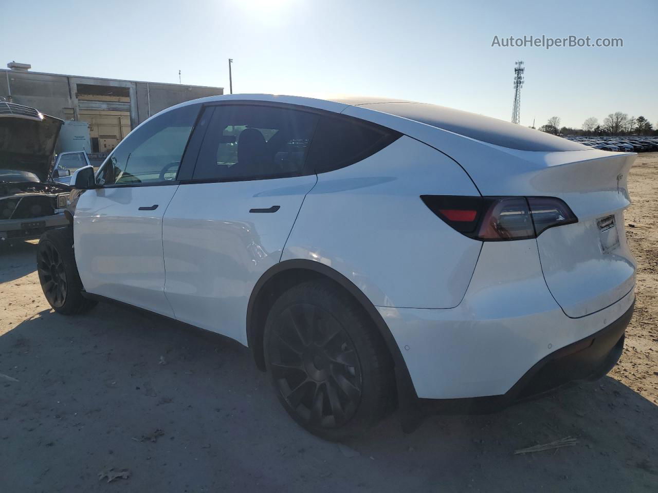 2021 Tesla Model Y  White vin: 5YJYGDEE9MF203549