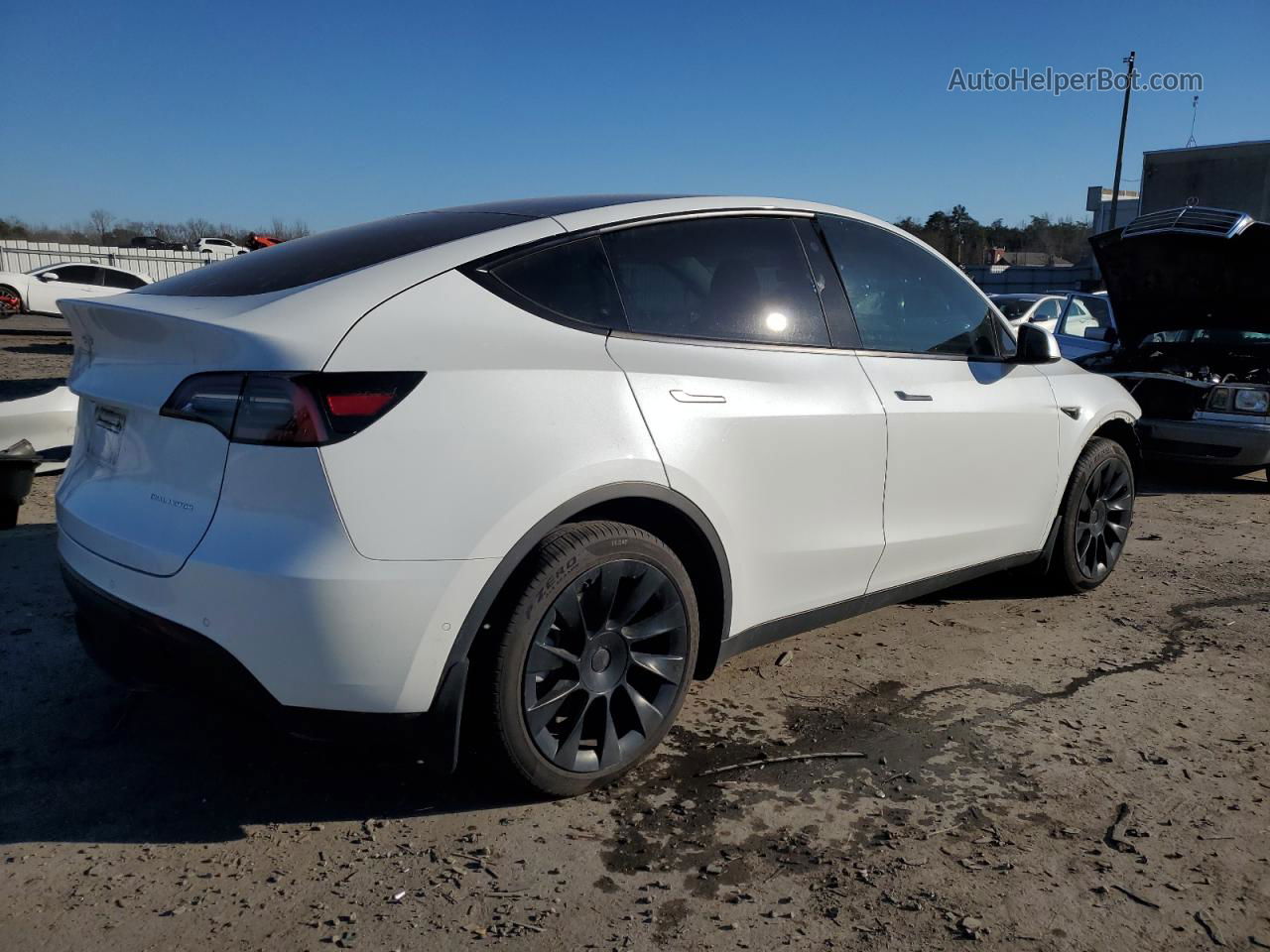 2021 Tesla Model Y  White vin: 5YJYGDEE9MF203549