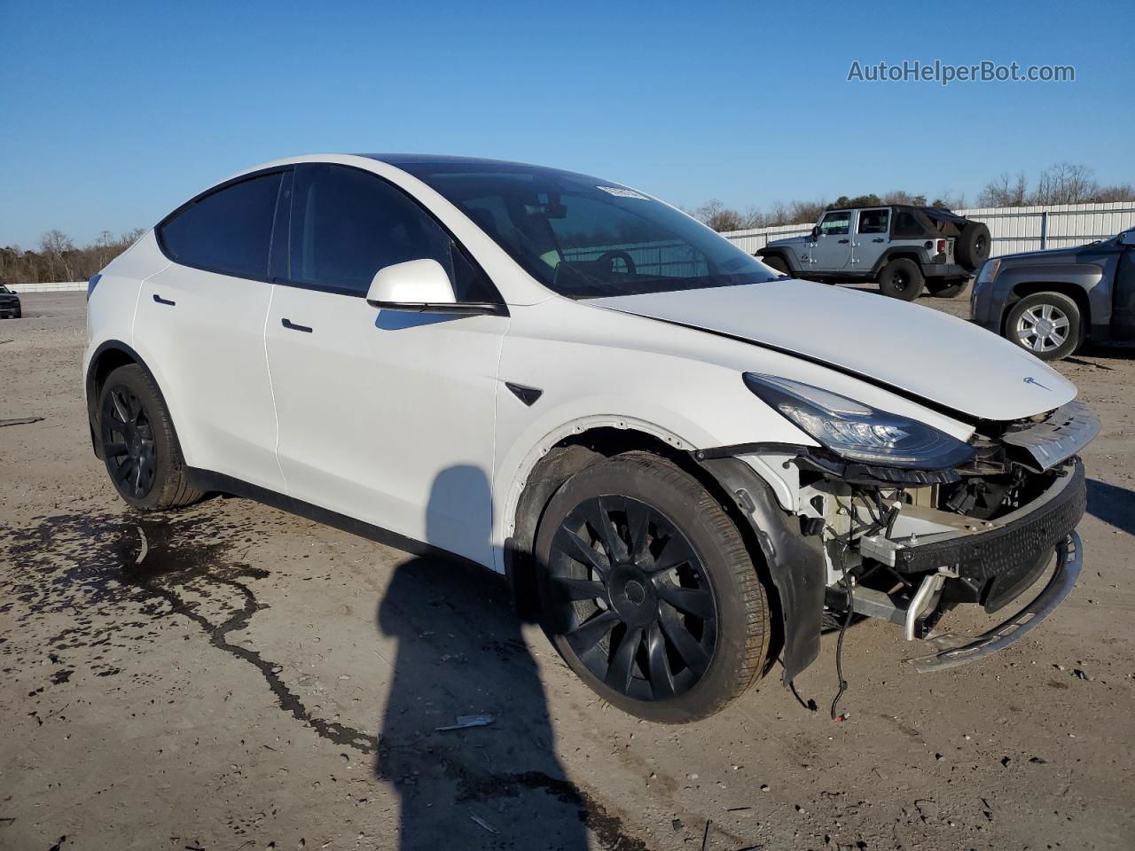 2021 Tesla Model Y  White vin: 5YJYGDEE9MF203549