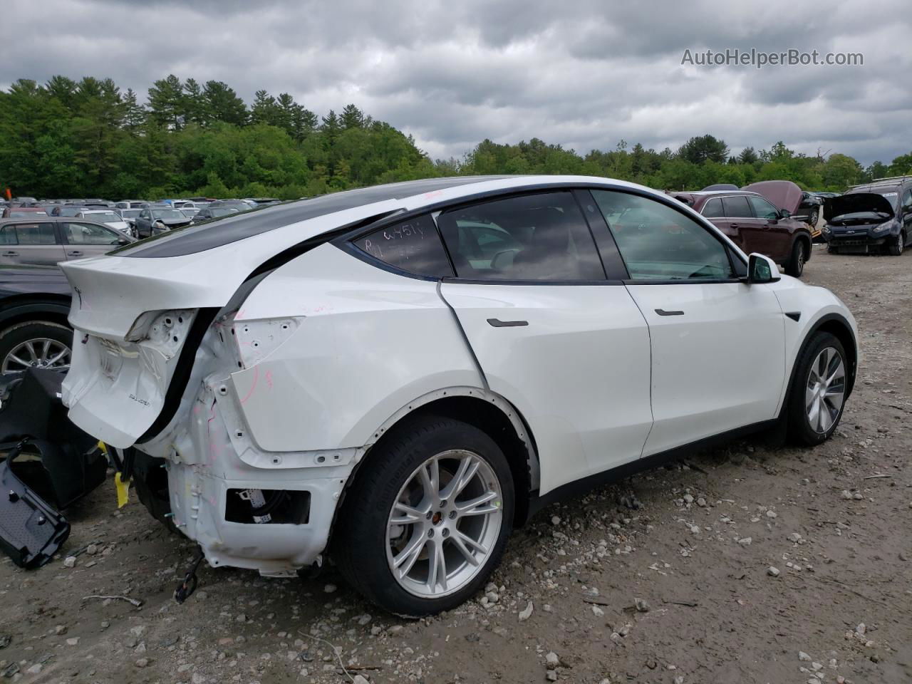 2021 Tesla Model Y  White vin: 5YJYGDEE9MF261516