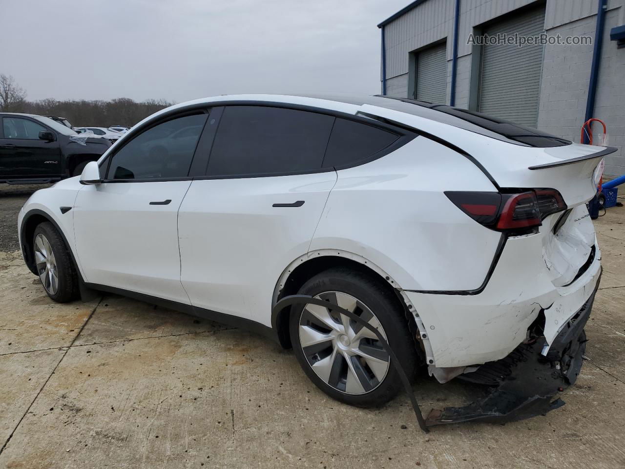 2021 Tesla Model Y  White vin: 5YJYGDEE9MF285850