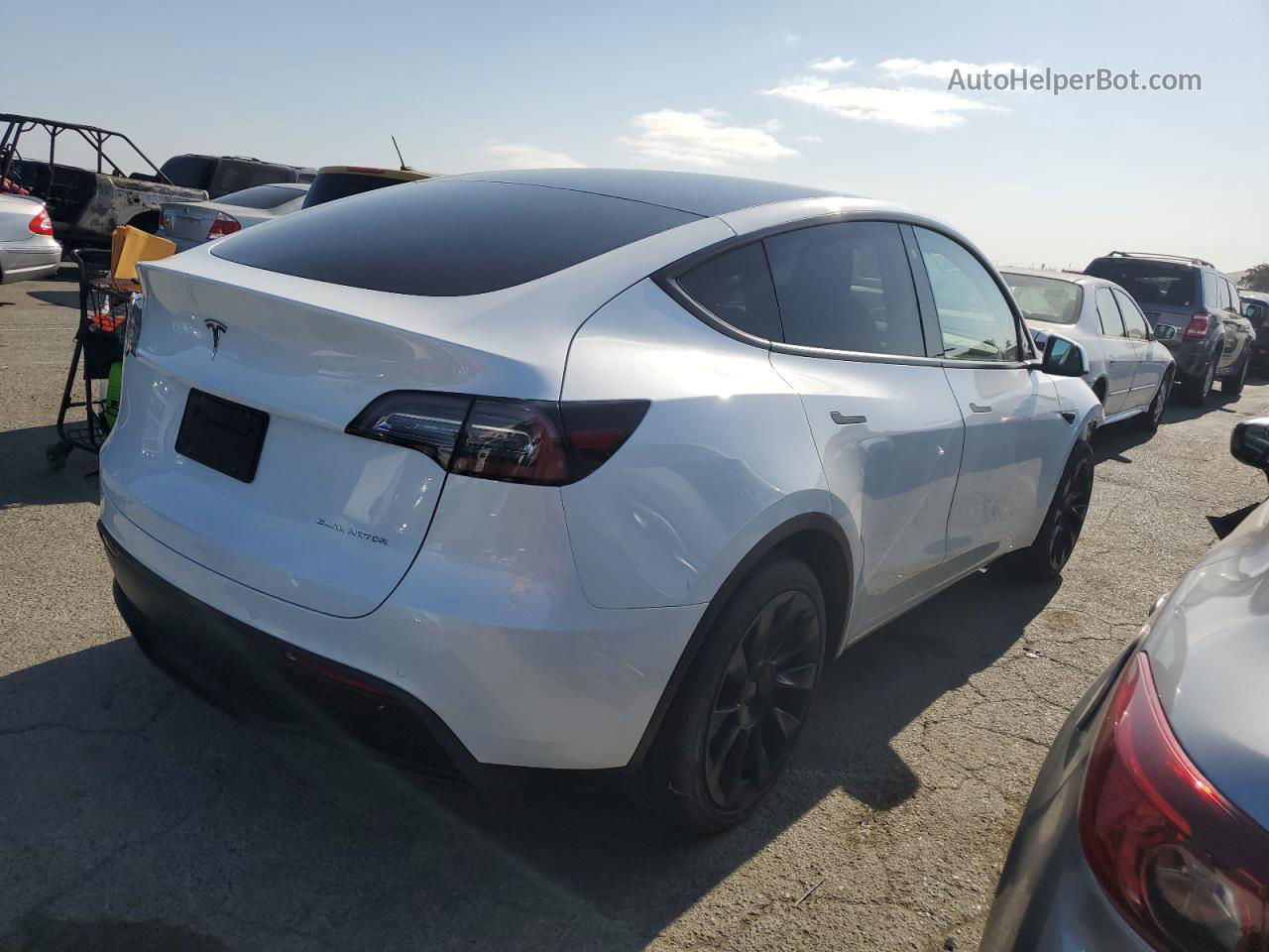 2020 Tesla Model Y  White vin: 5YJYGDEEXLF011247