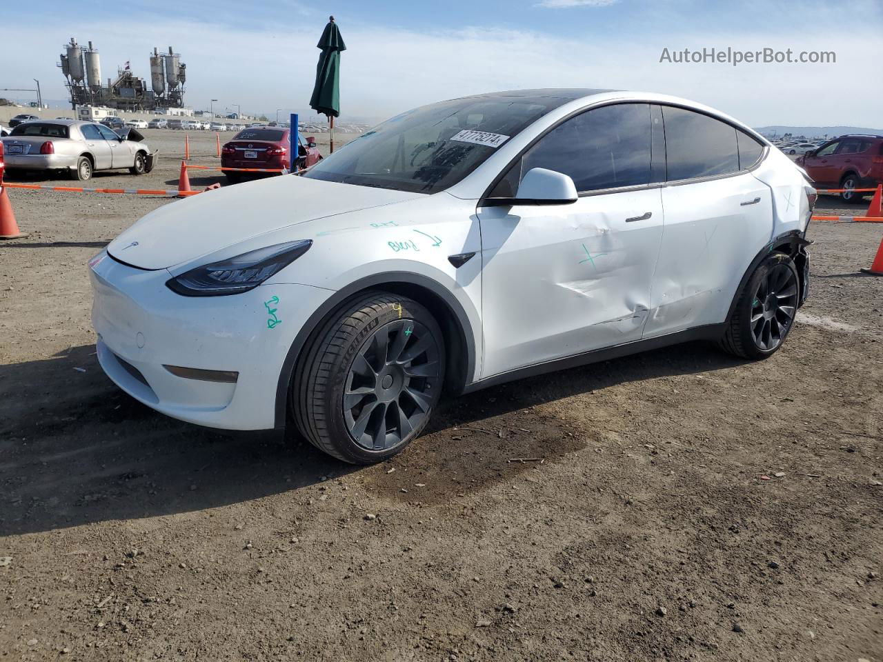 2020 Tesla Model Y  Белый vin: 5YJYGDEEXLF046080