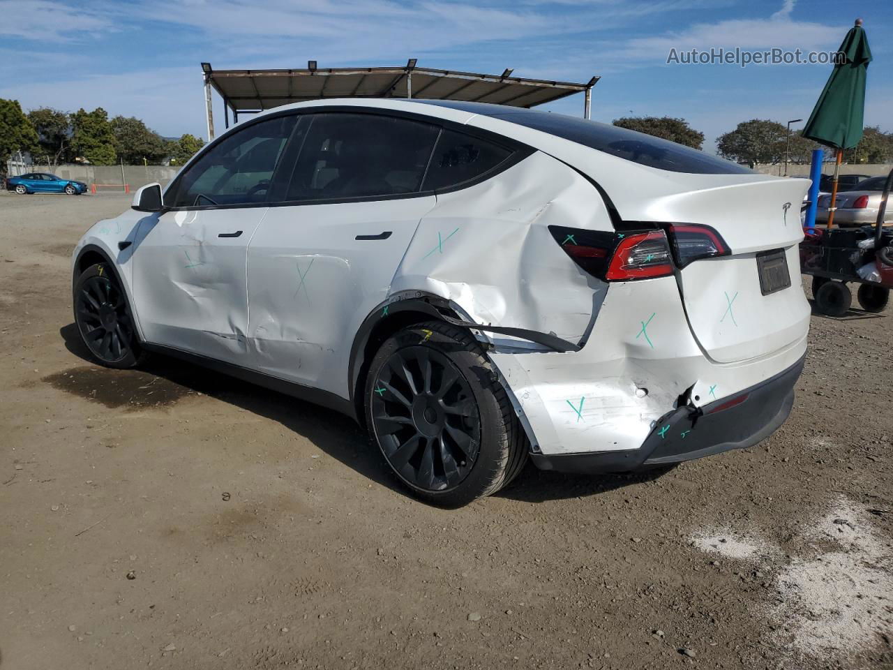 2020 Tesla Model Y  Белый vin: 5YJYGDEEXLF046080