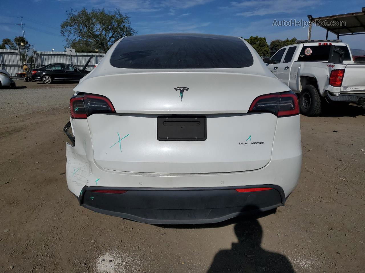 2020 Tesla Model Y  Белый vin: 5YJYGDEEXLF046080