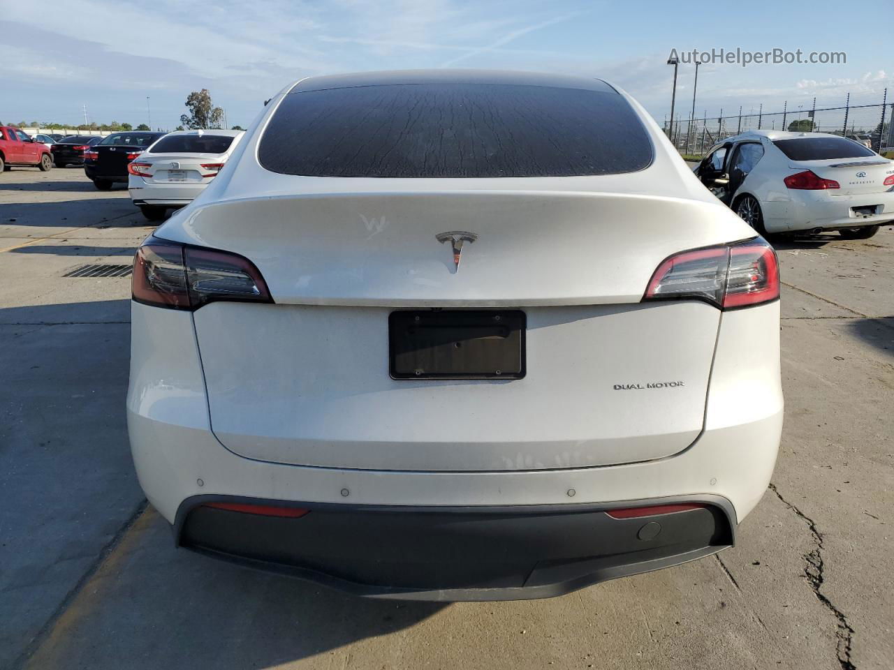 2021 Tesla Model Y  White vin: 5YJYGDEEXMF180430