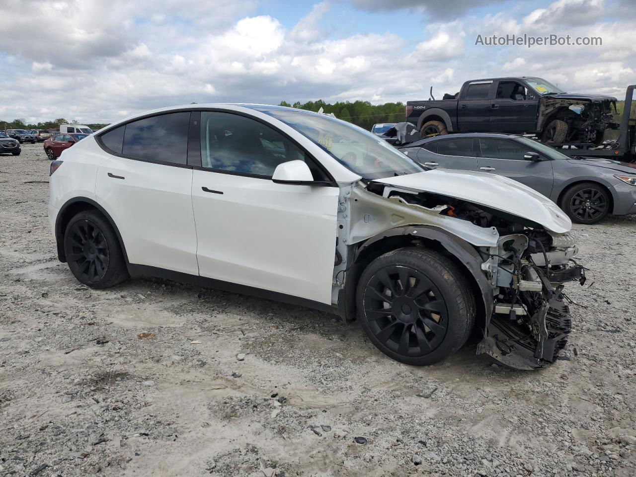 2020 Tesla Model Y  White vin: 5YJYGDEF0LF004204