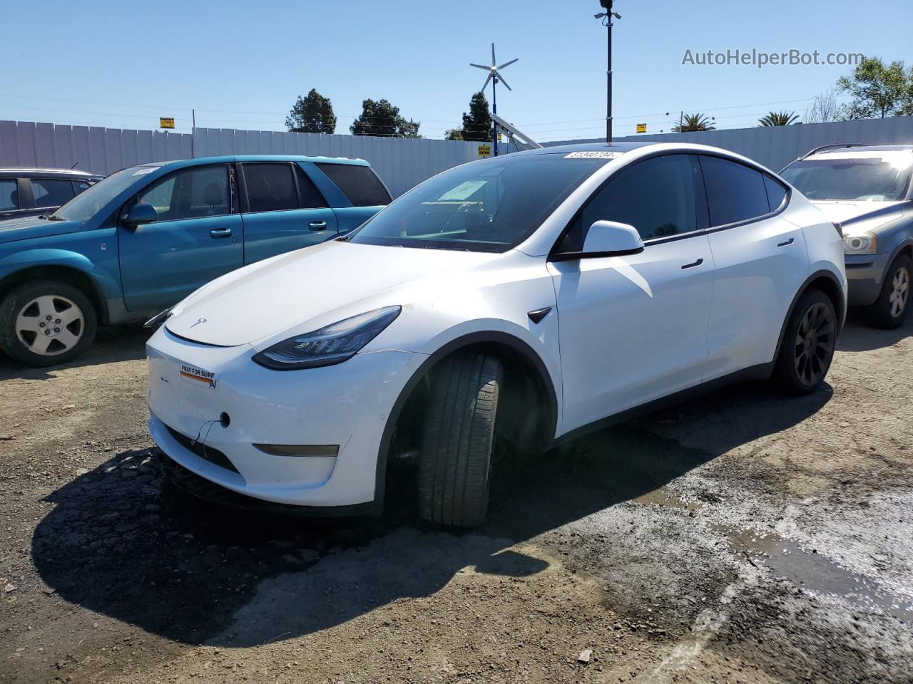 2020 Tesla Model Y  White vin: 5YJYGDEF0LF004221