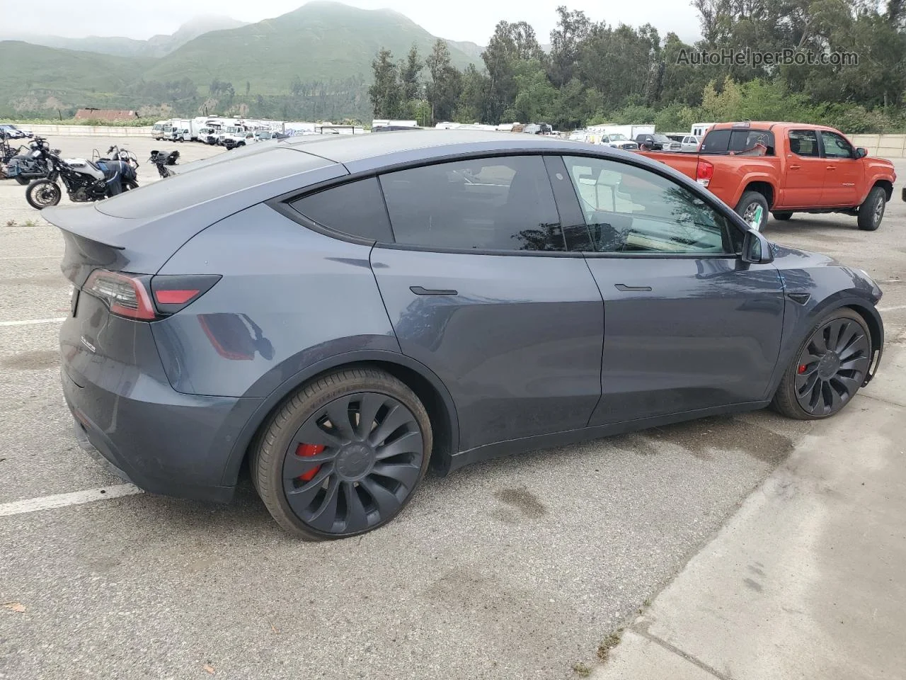 2020 Tesla Model Y  Угольный vin: 5YJYGDEF4LF013987