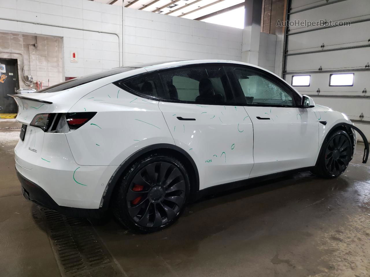 2021 Tesla Model Y  Белый vin: 5YJYGDEFXMF072320