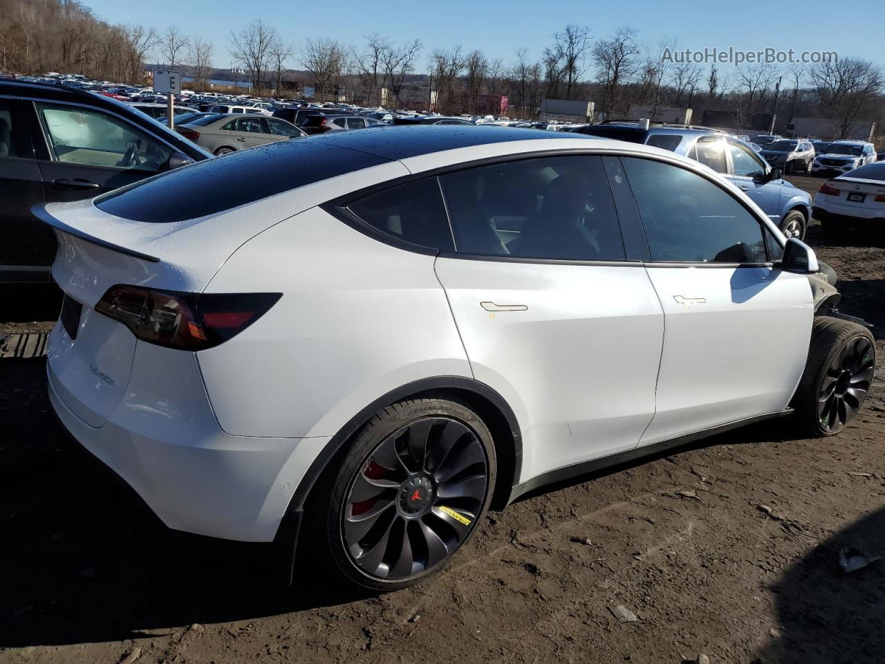 2021 Tesla Model Y  White vin: 5YJYGDEFXMF261033