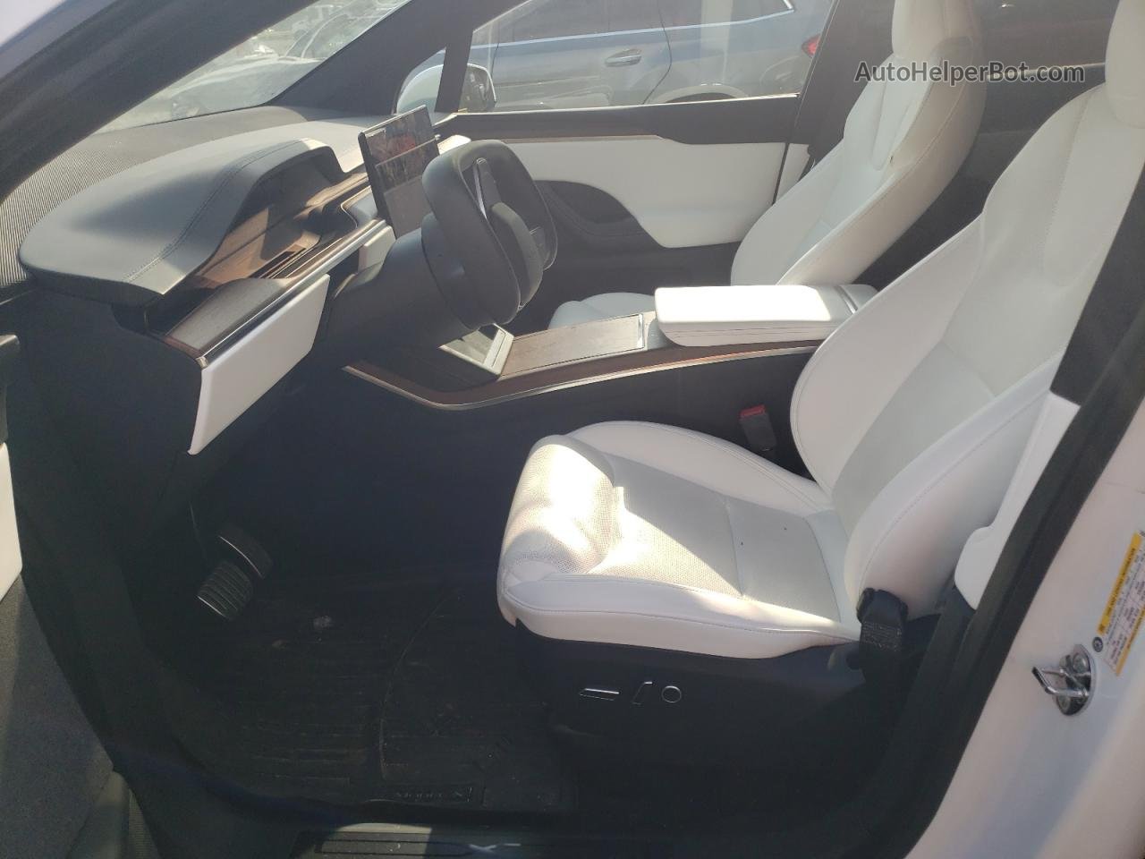 2022 Tesla Model X  White vin: 7SAXCBE56NF335975