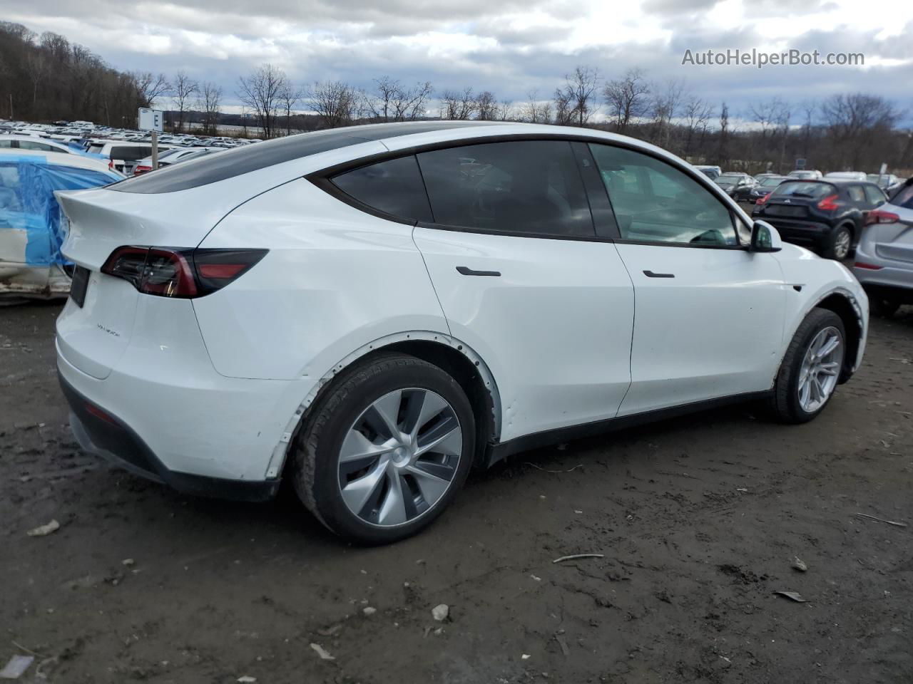 2022 Tesla Model Y  White vin: 7SAYGAEE0NF465785