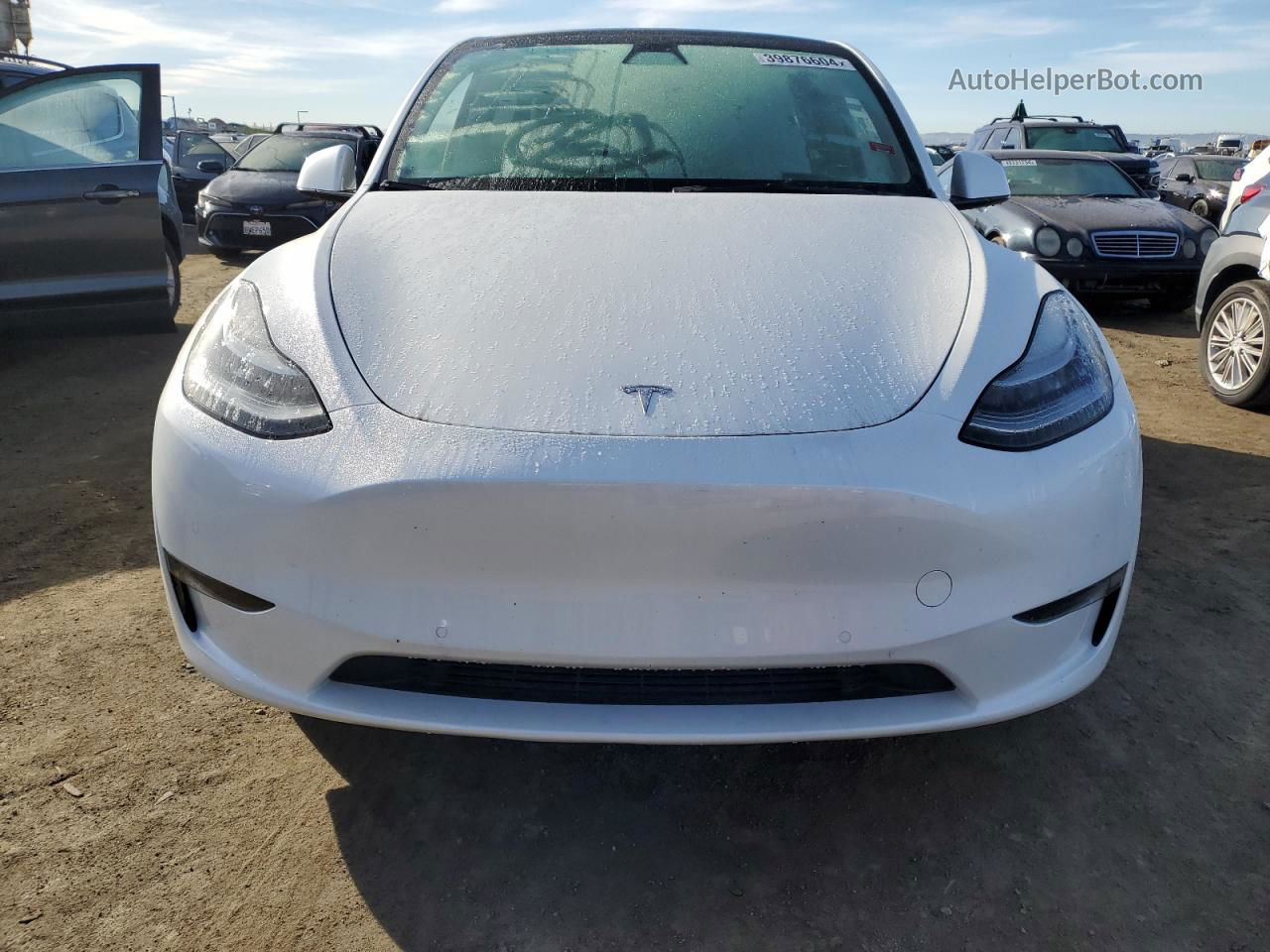 2022 Tesla Model Y  White vin: 7SAYGAEE2NF428835