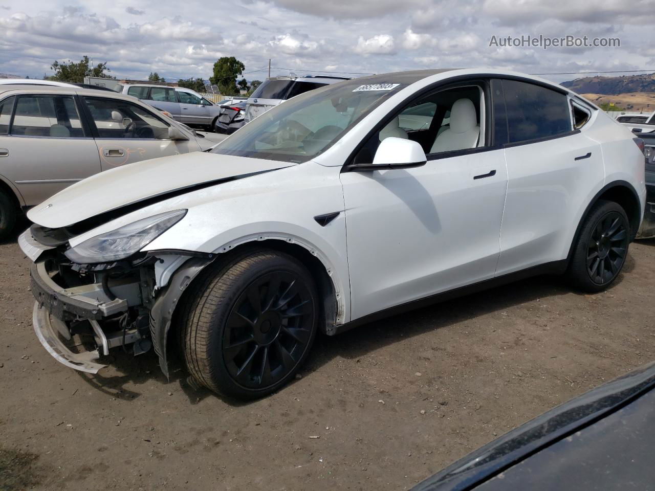 2022 Tesla Model Y  White vin: 7SAYGAEE7NF570596