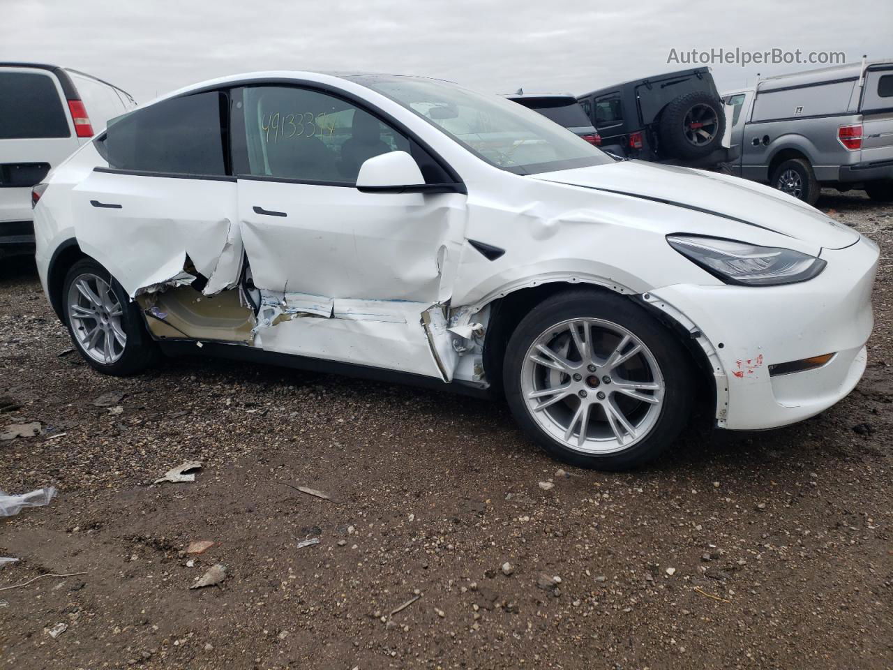 2022 Tesla Model Y  White vin: 7SAYGAEE8NF515722