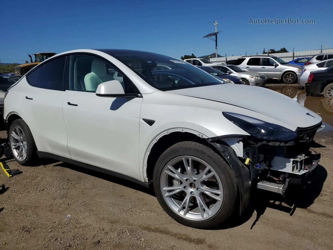 2022 Tesla Model Y  White vin: 7SAYGAEE8NF559588