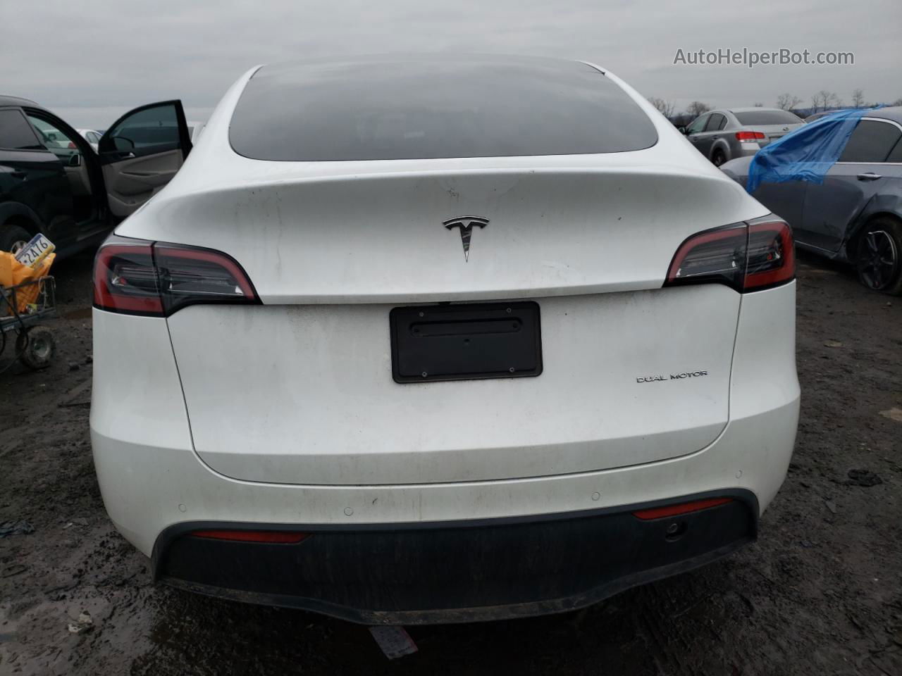 2022 Tesla Model Y  Белый vin: 7SAYGAEEXNF546115