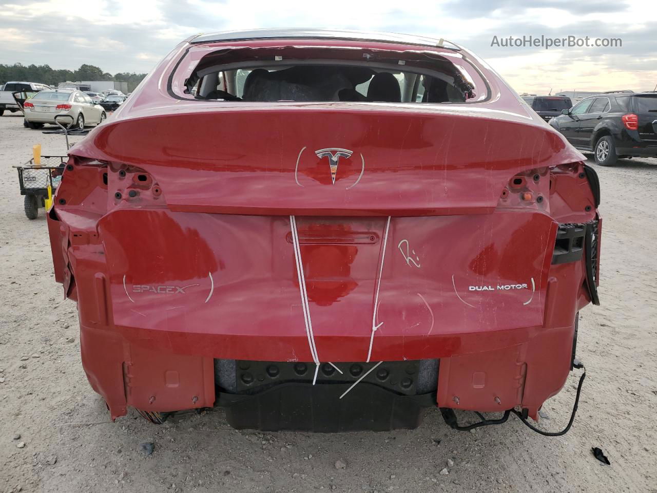 2022 Tesla Model Y  Red vin: 7SAYGDEE0NA003192