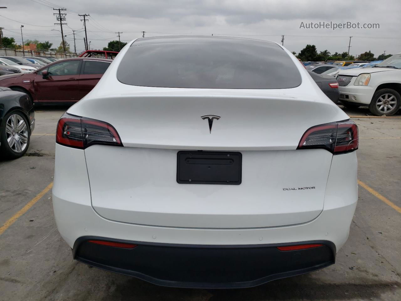 2022 Tesla Model Y  White vin: 7SAYGDEE1NF554234