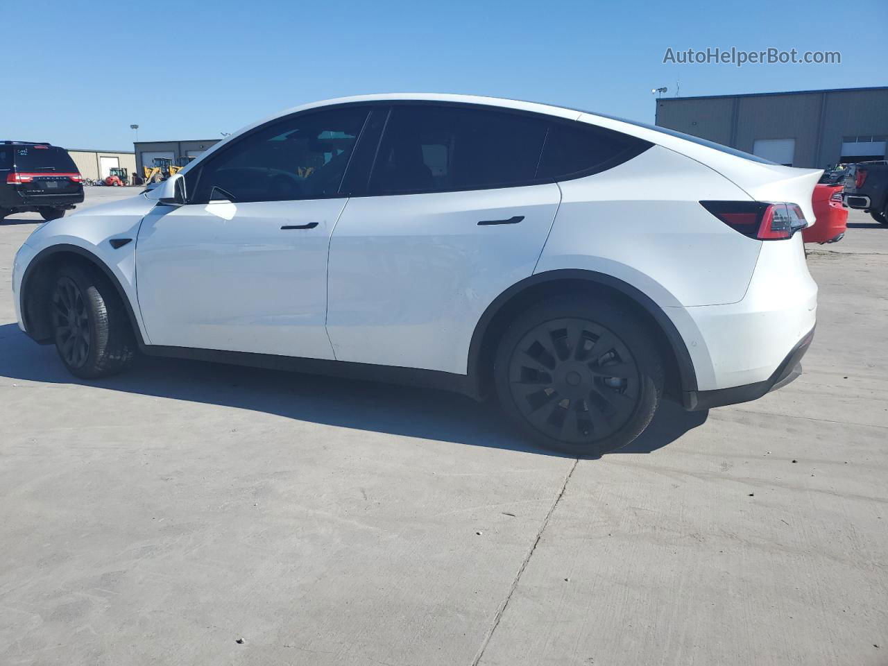 2022 Tesla Model Y  White vin: 7SAYGDEE2NF323052