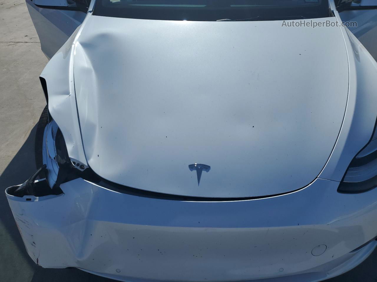 2022 Tesla Model Y  White vin: 7SAYGDEE2NF323052