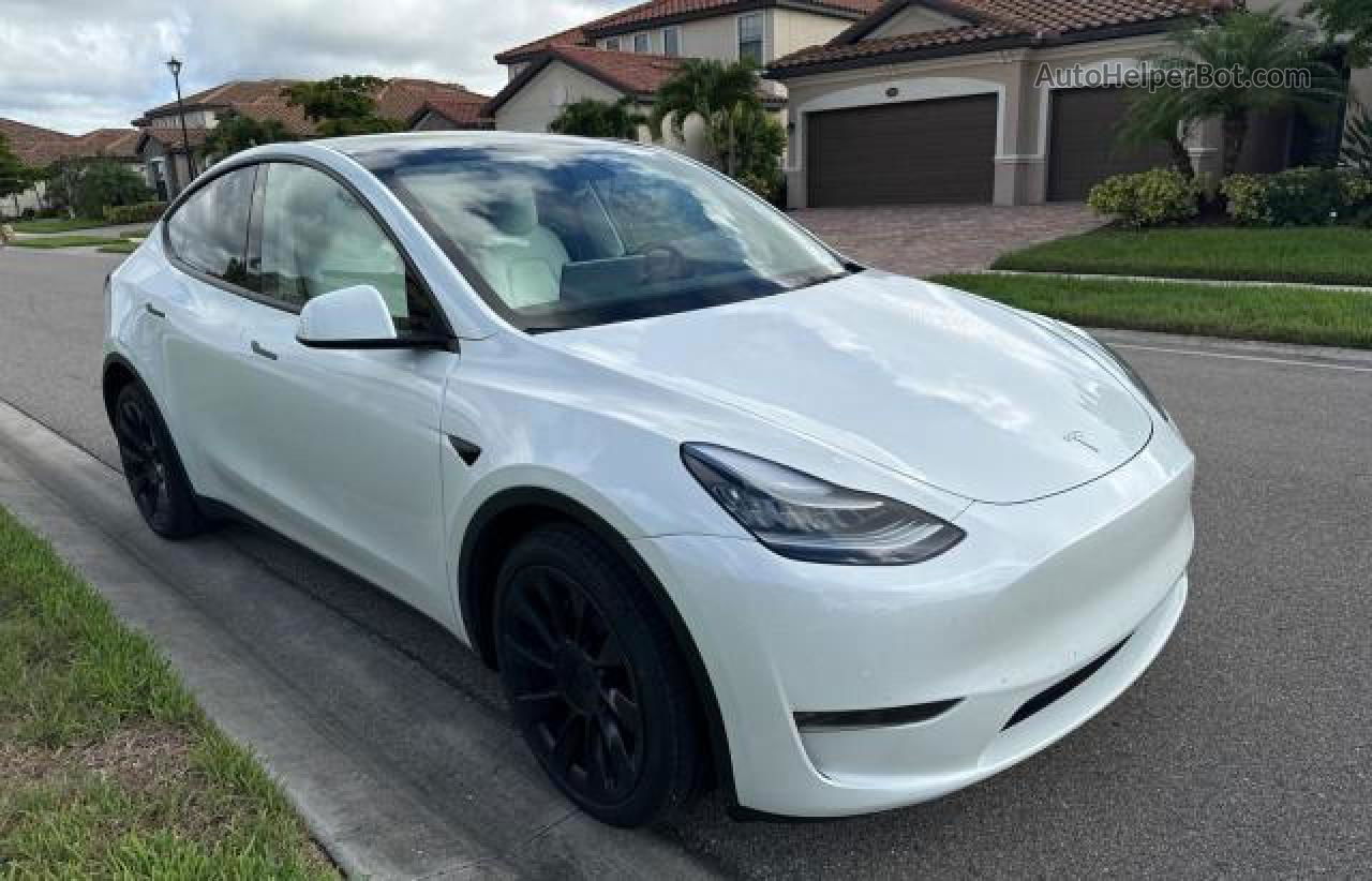 2022 Tesla Model Y  White vin: 7SAYGDEE4NF443435