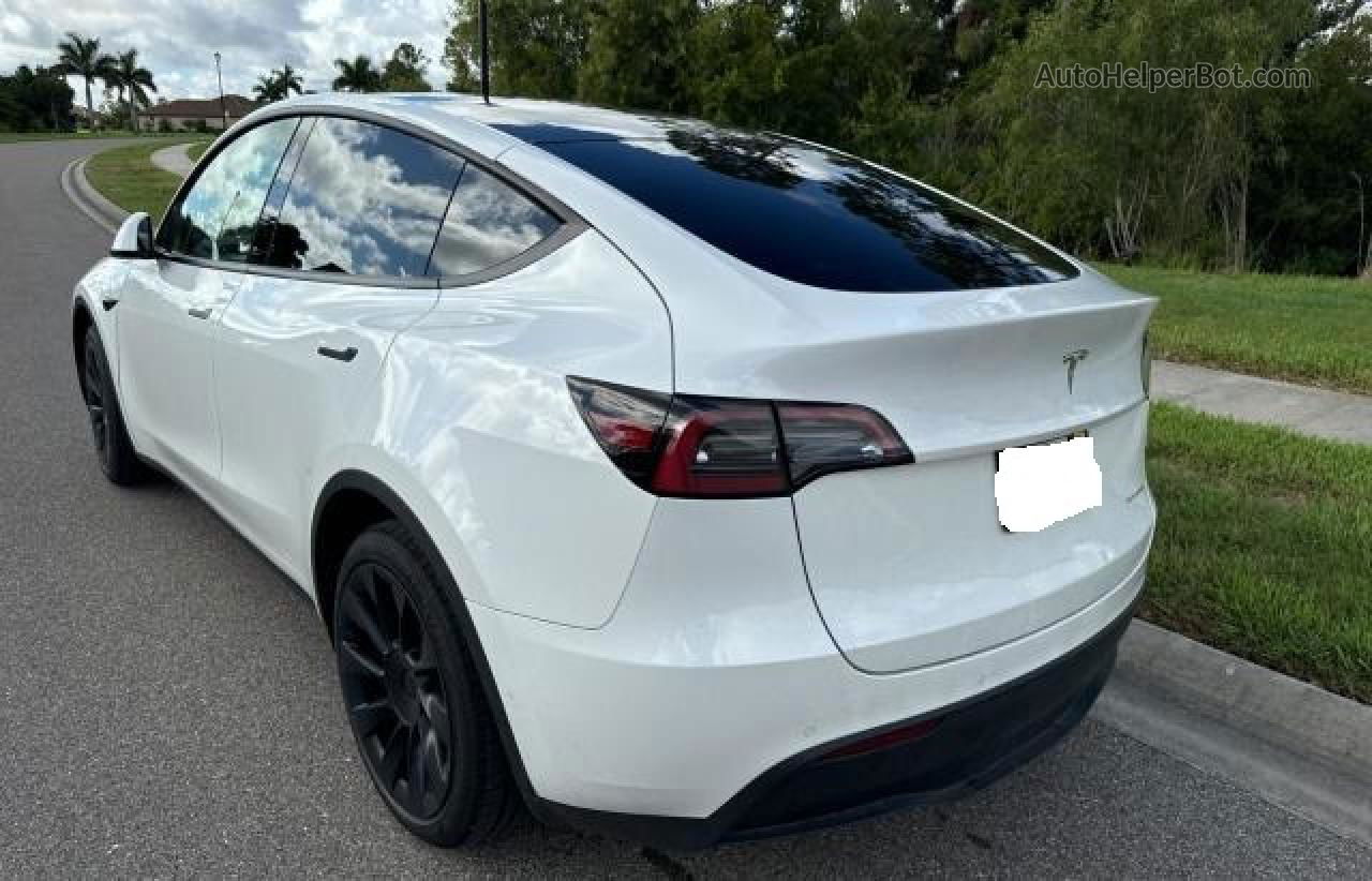 2022 Tesla Model Y  White vin: 7SAYGDEE4NF443435