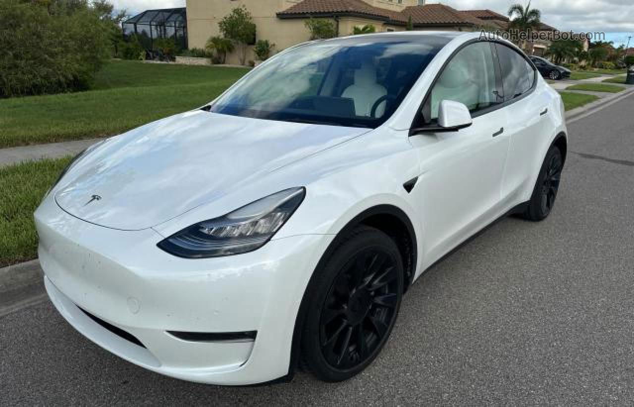 2022 Tesla Model Y  White vin: 7SAYGDEE4NF443435