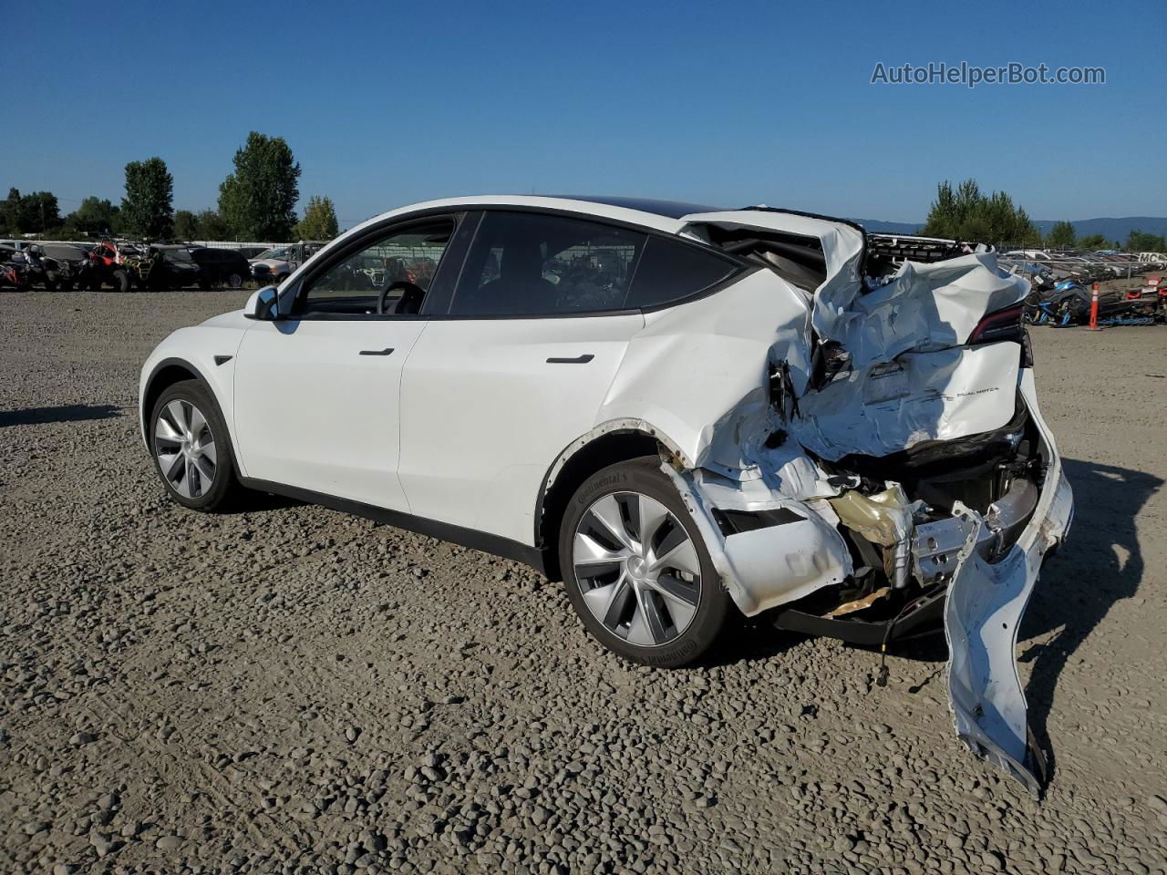 2022 Tesla Model Y  White vin: 7SAYGDEE4NF574493