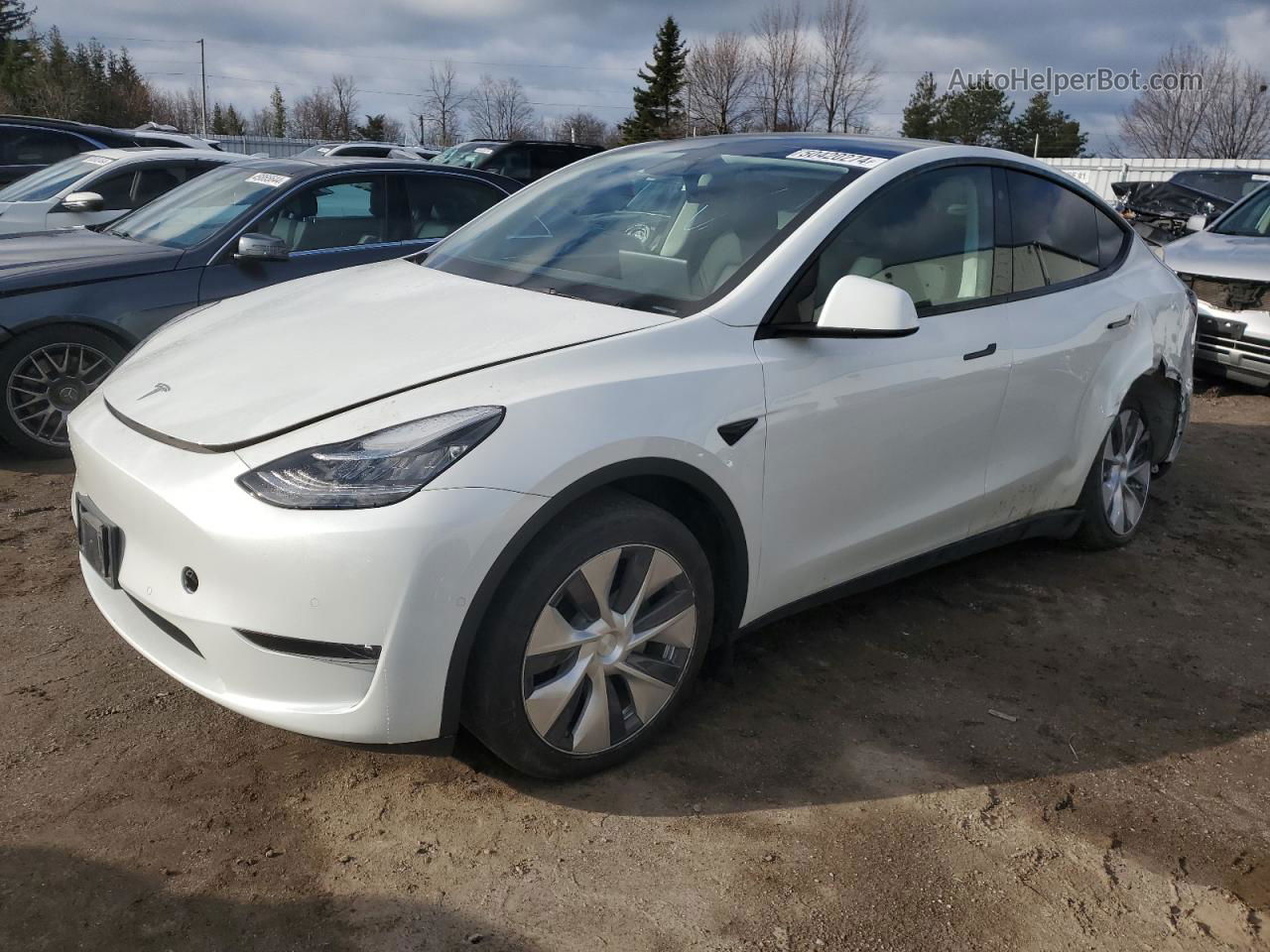 2022 Tesla Model Y  White vin: 7SAYGDEE6NF358564