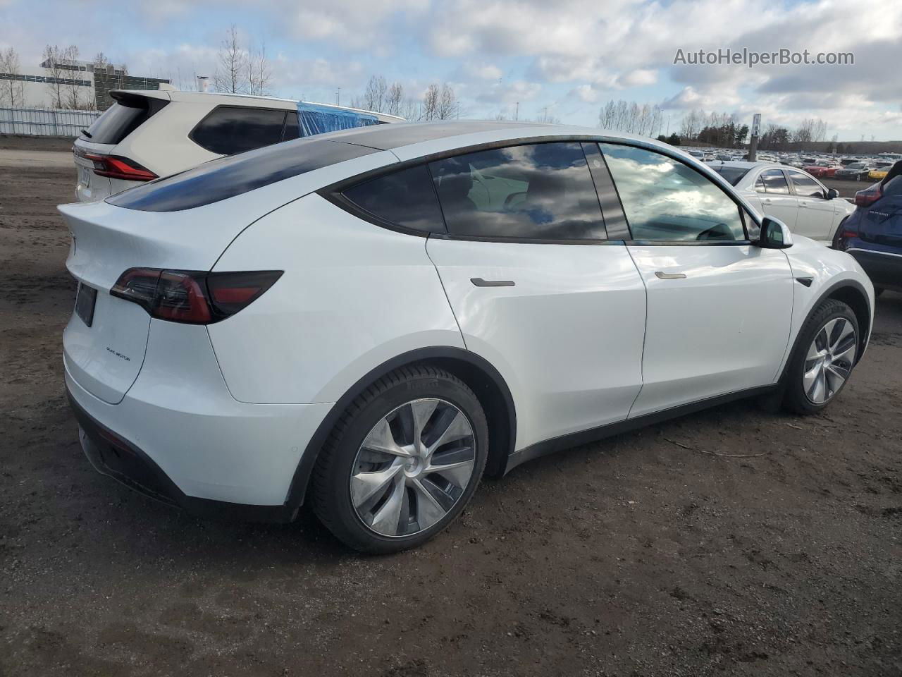 2022 Tesla Model Y  White vin: 7SAYGDEE6NF358564