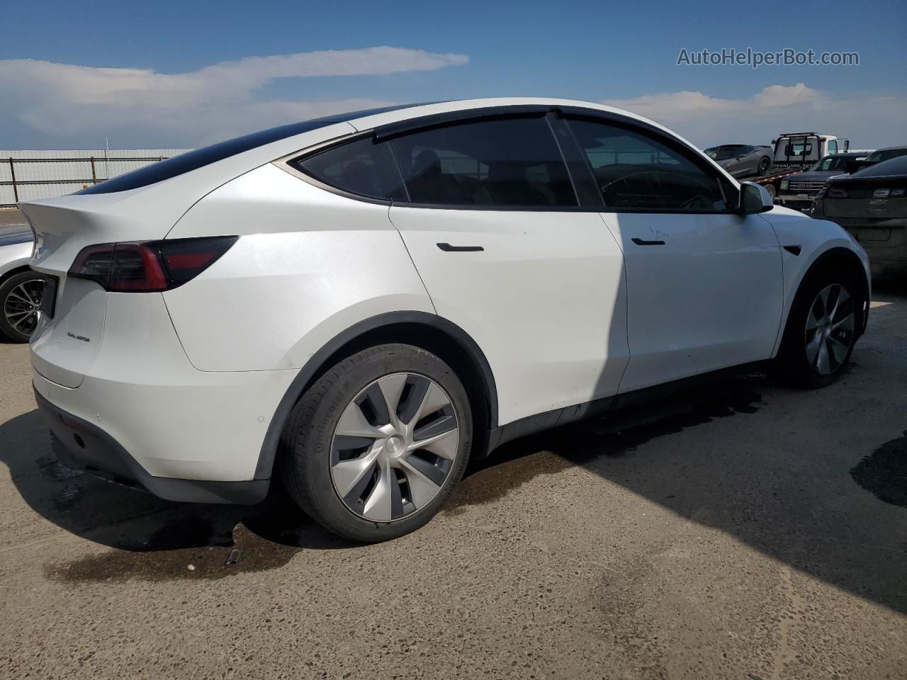 2022 Tesla Model Y  White vin: 7SAYGDEE6NF511072